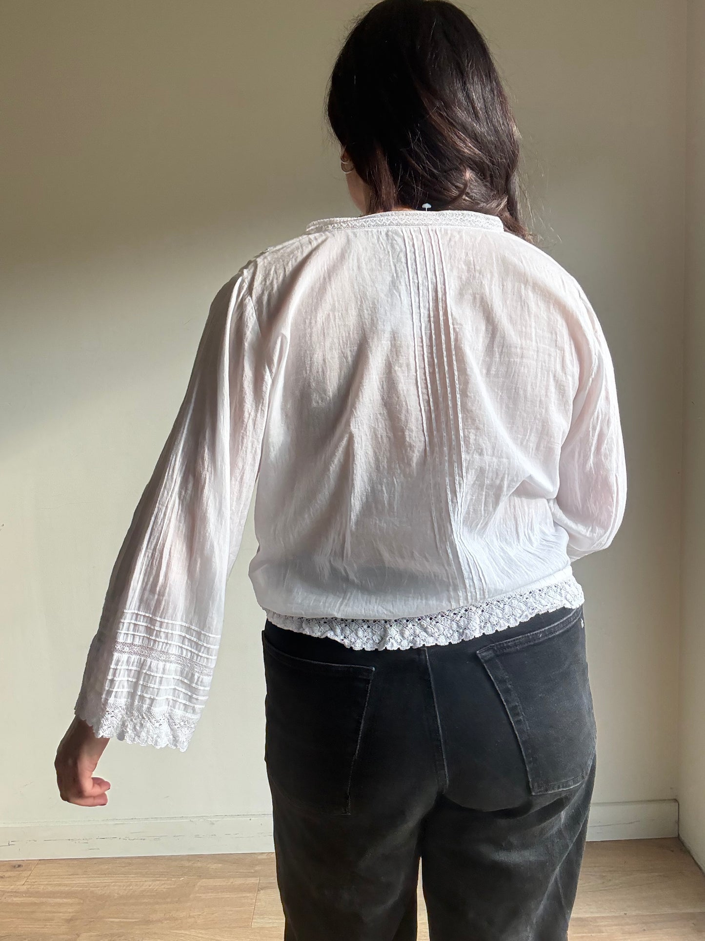 White Vintage Cotton Embroidered Blouse, M