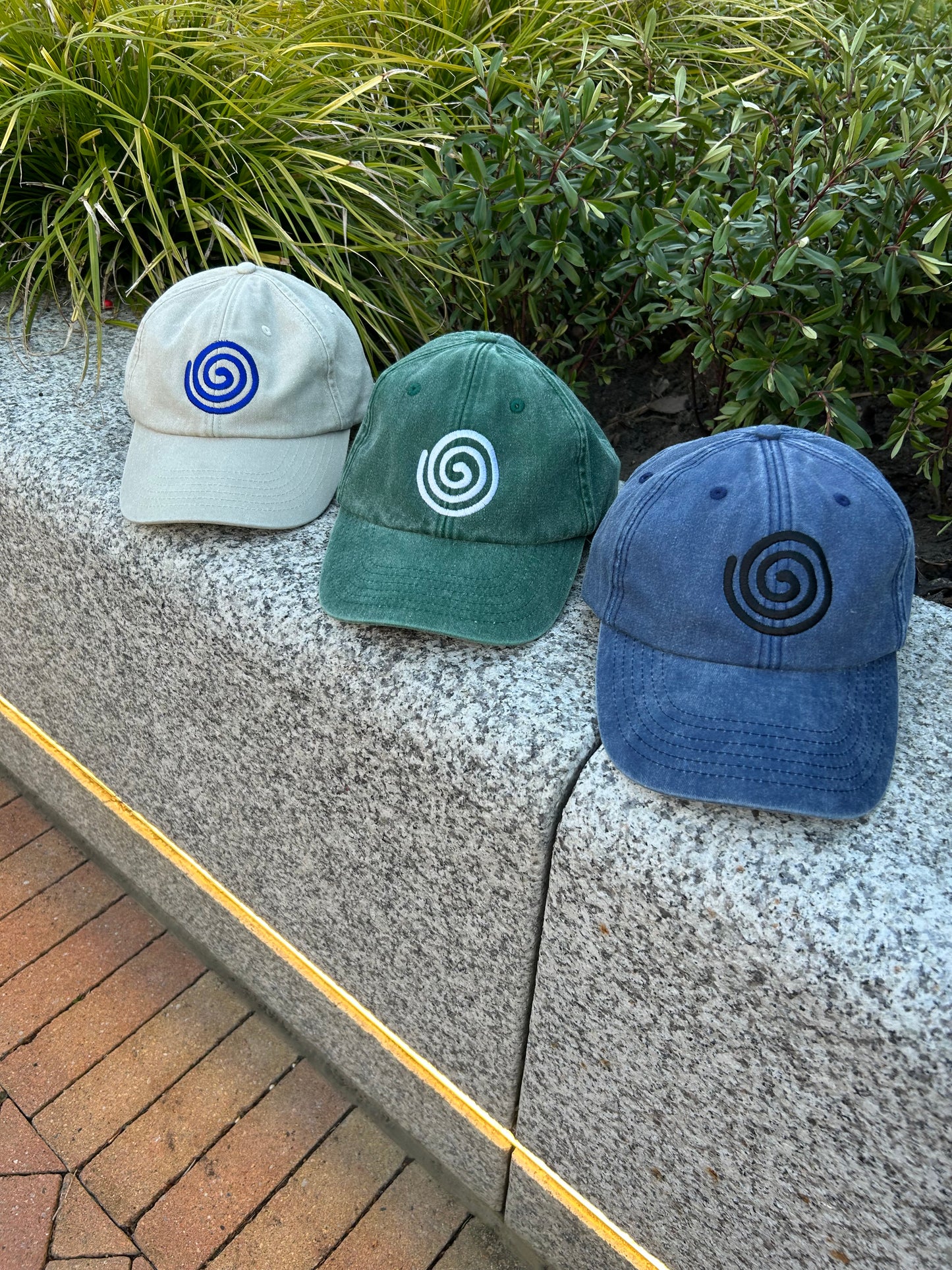 Swirly Caps - Black & Sand