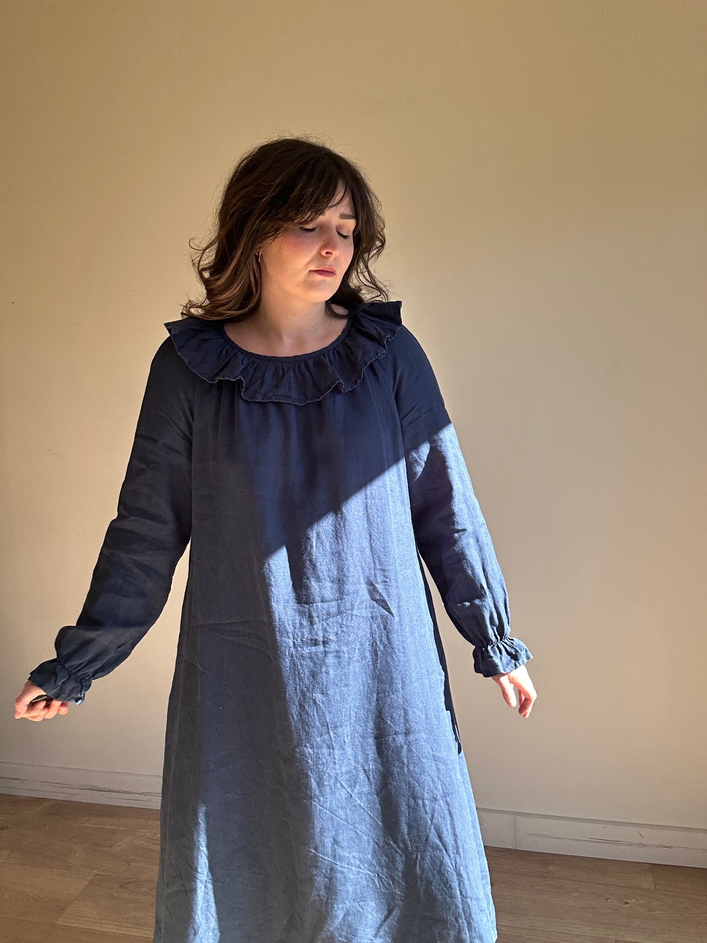 La Petite Alice Linen Frill Collar Dress, S/M Petite