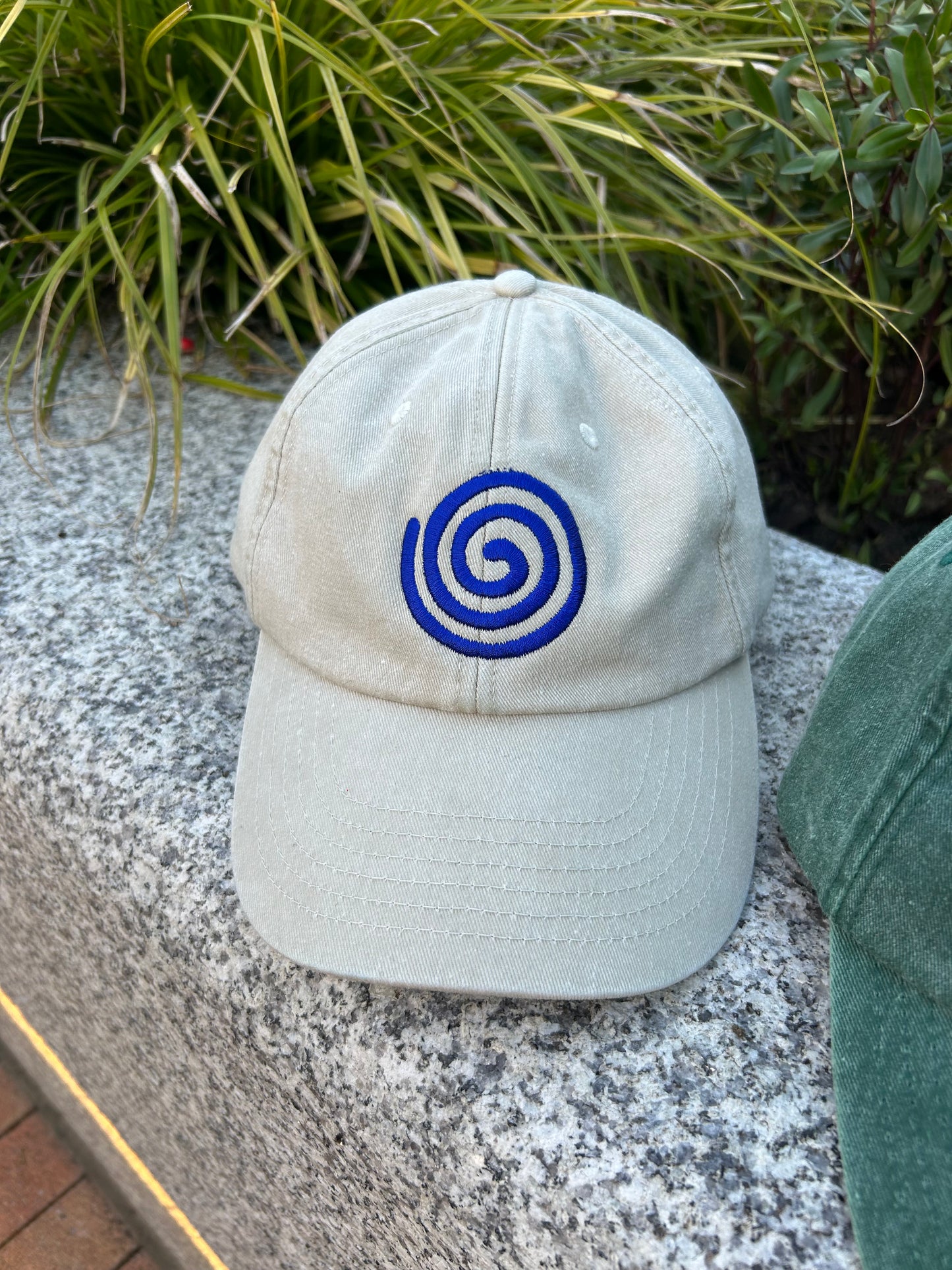 Swirly Caps - Black & Sand
