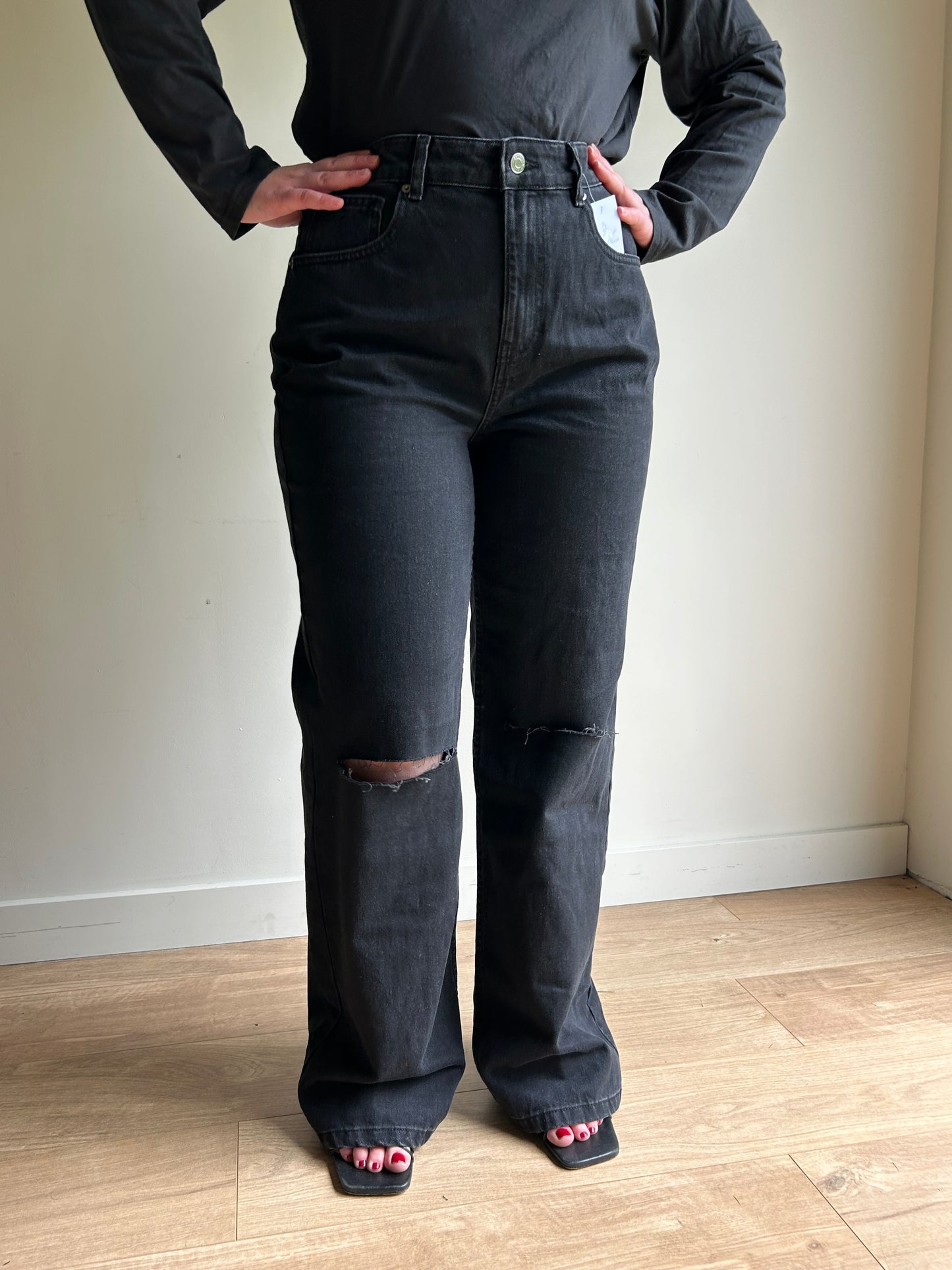 NEW Black Straight Leg Jeans - Size 28”/32”