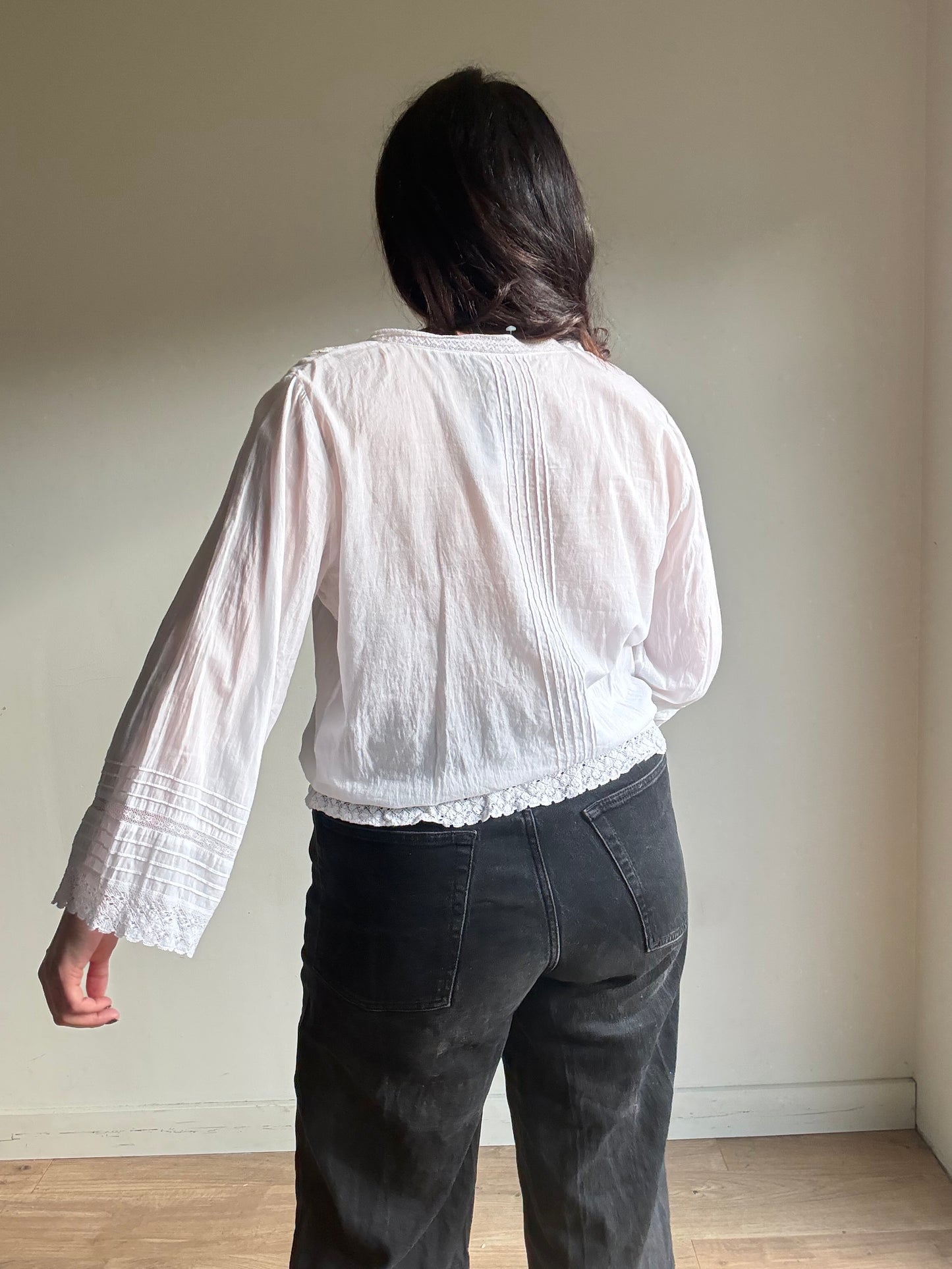 White Vintage Cotton Embroidered Blouse, M